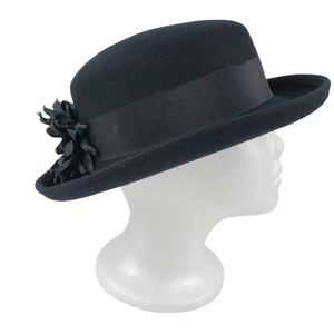 Black hat with dark green sunflower